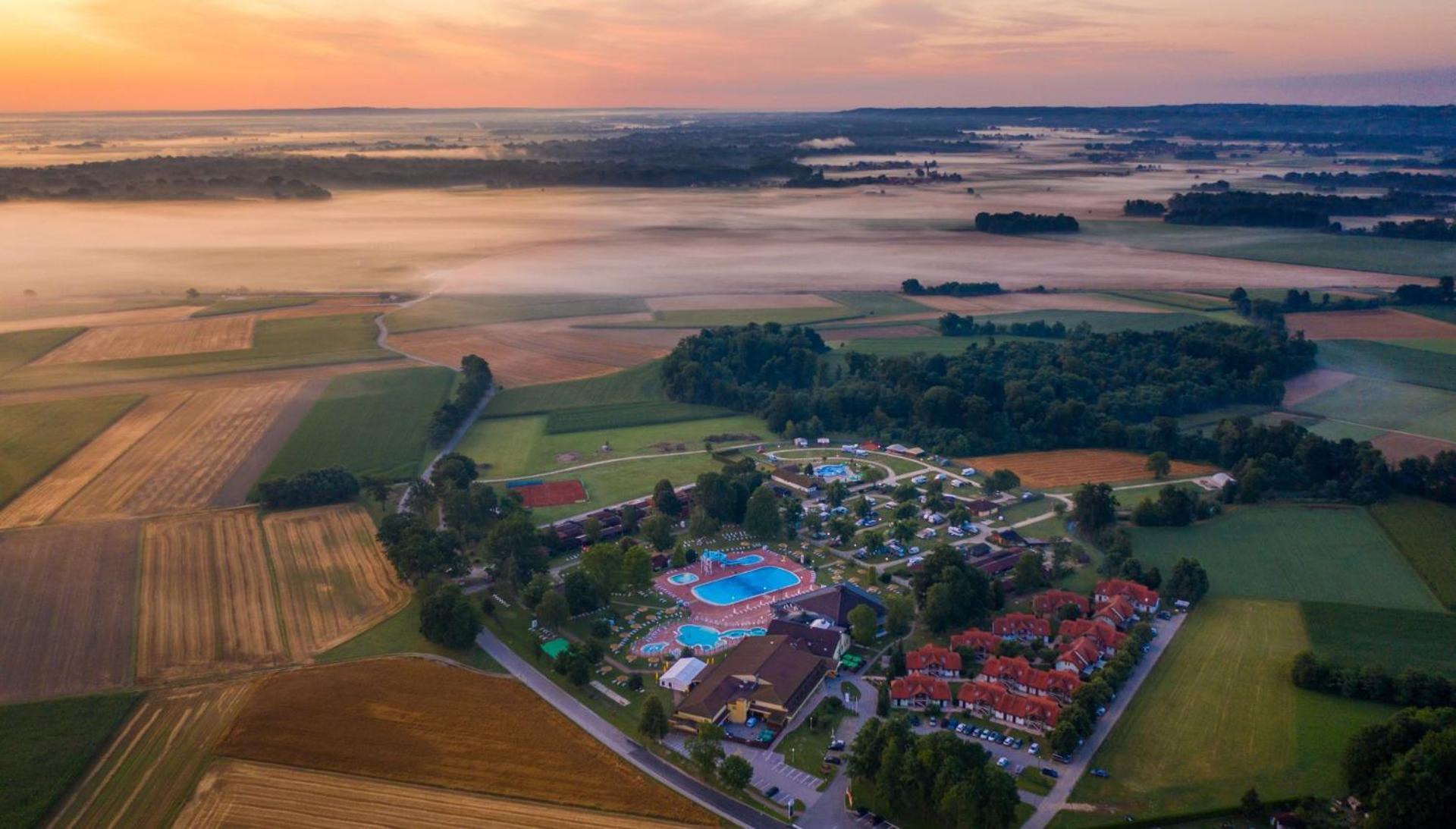 Terme Banovci - Hotel Zeleni Gaj Veržej Extérieur photo