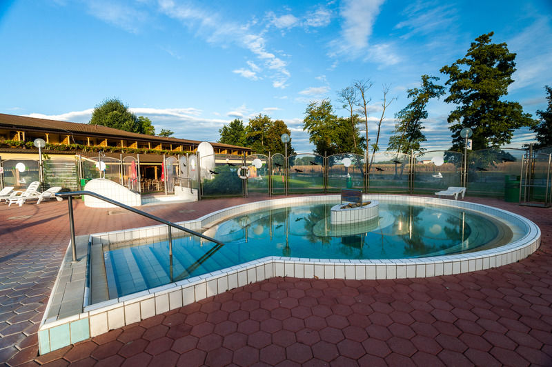 Terme Banovci - Hotel Zeleni Gaj Veržej Extérieur photo